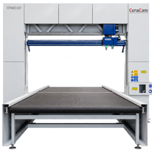 Cortadora vertical de contornos por cuchilla CNC para espuma modelo VF-350-RP de DANLUK ENGINEERING con mesa transportadora para procesado continuo de bloques.