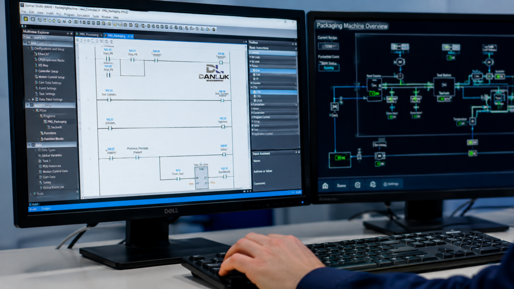 Desarrollo de software industrial e integración de PLC Omron y sistemas SCADA